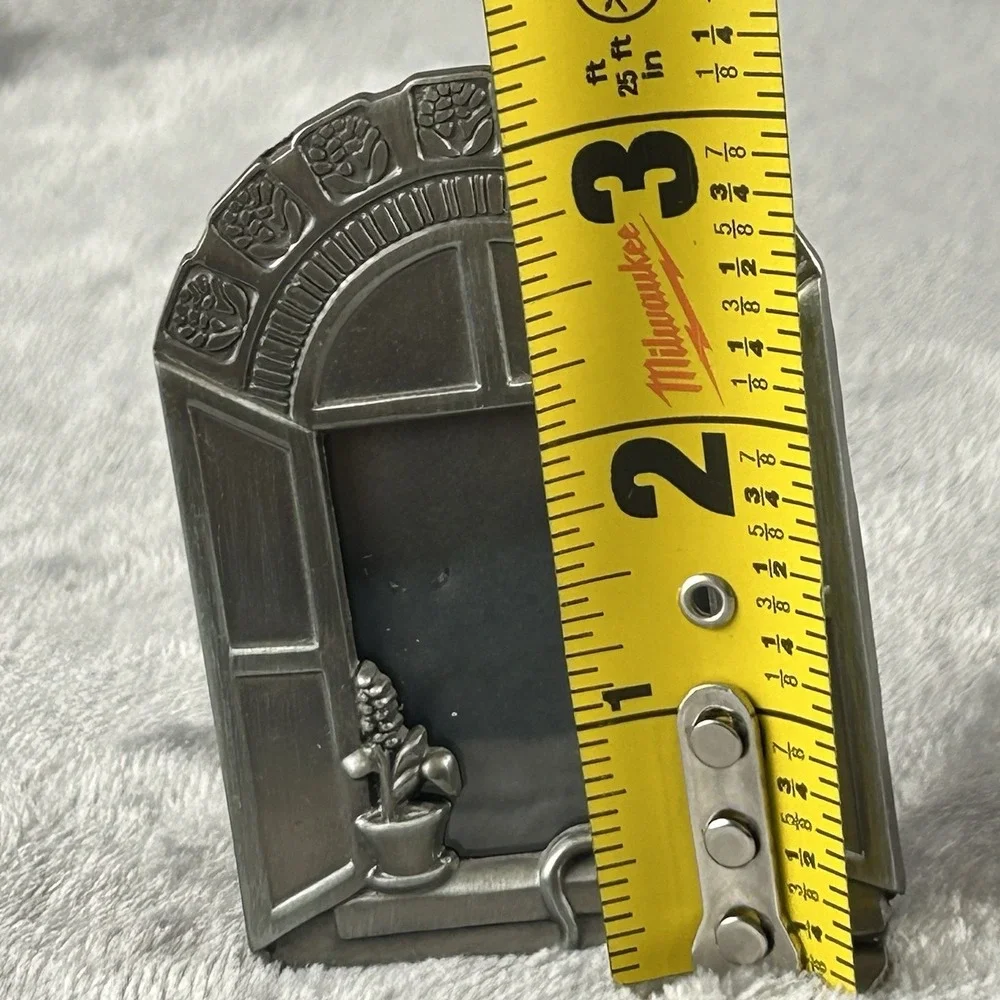 Small Pewter Picture Frame Kitty Cat On Ledge Peeking Out Arched Window Grandma